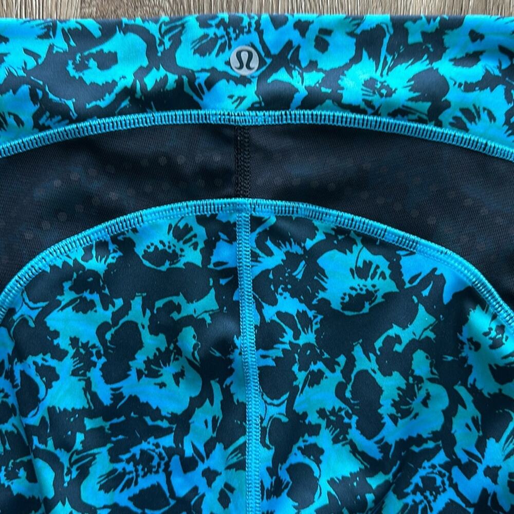 Lululemon Stop At Nothing Crop 18" Leggings Blue/Black Print Size 6 Mid Rise - Picture 7 of 8